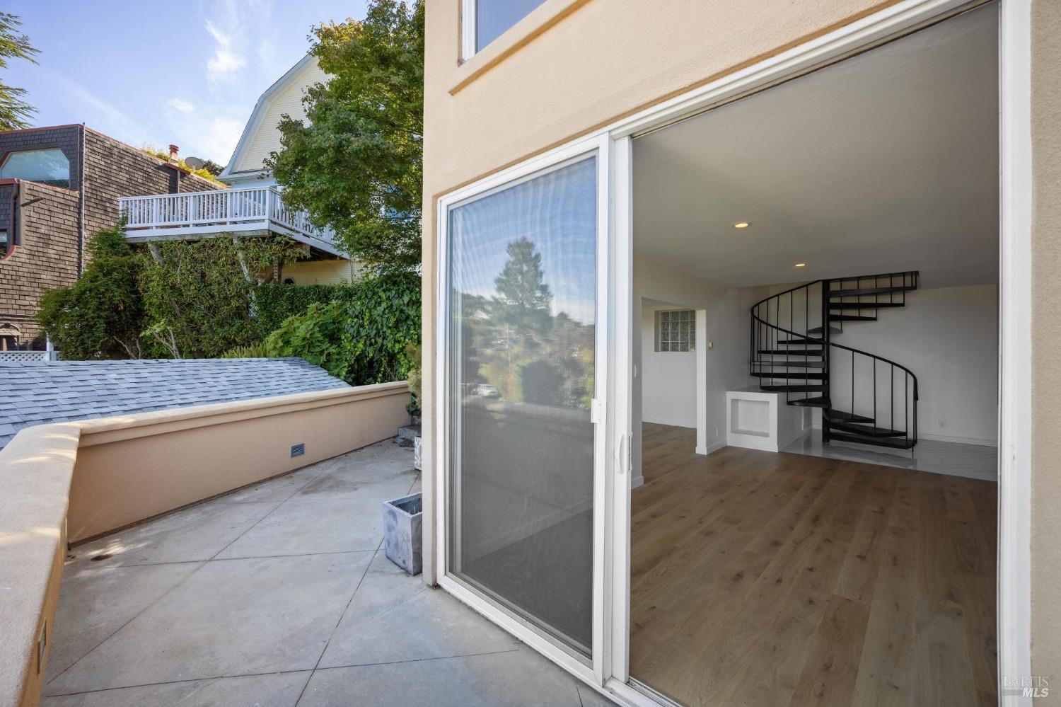 Detail Gallery Image 5 of 45 For 109 Filbert Ave #B,  Sausalito,  CA 94965 - 2 Beds | 2 Baths