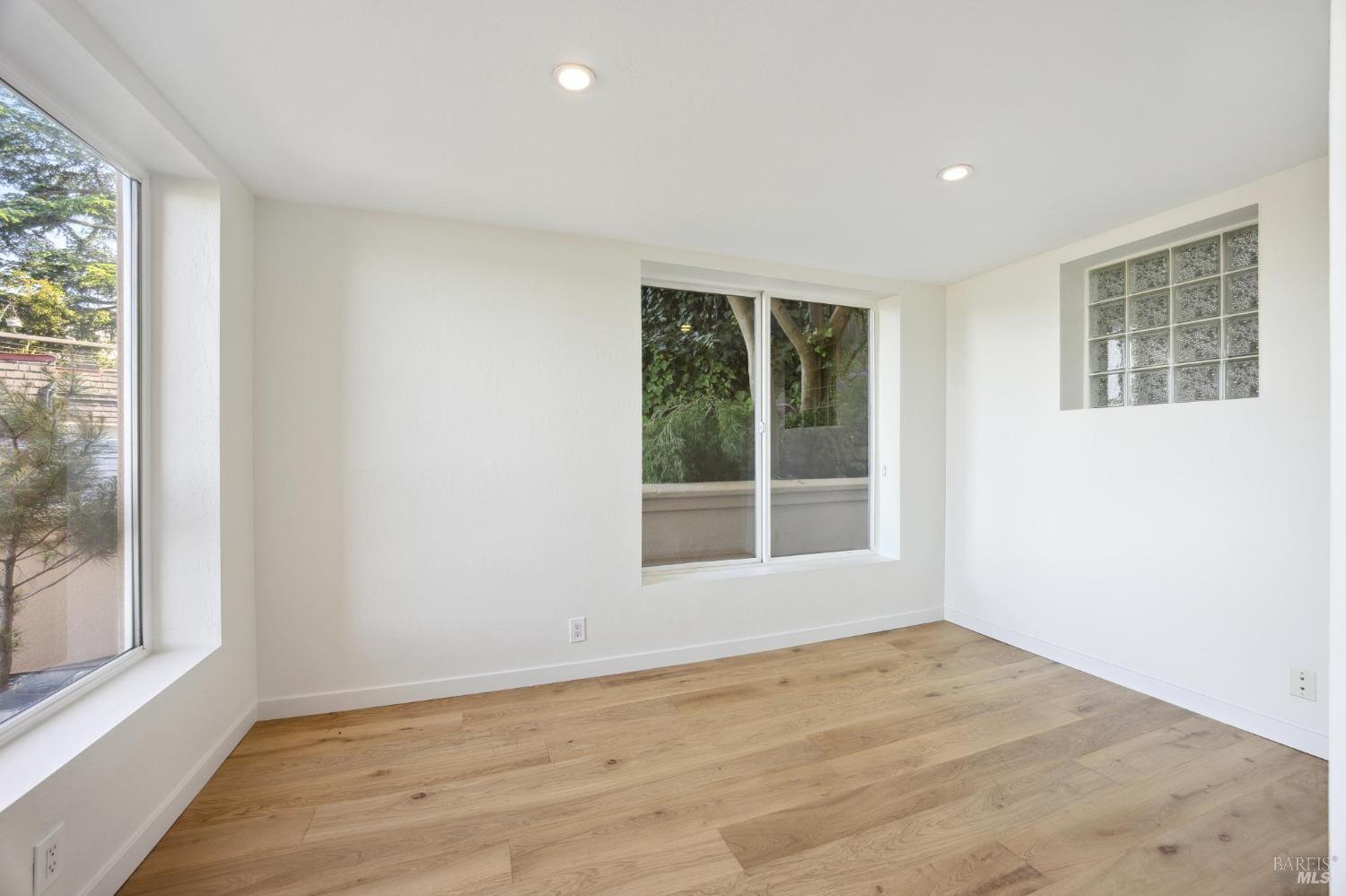 Detail Gallery Image 16 of 45 For 109 Filbert Ave #B,  Sausalito,  CA 94965 - 2 Beds | 2 Baths