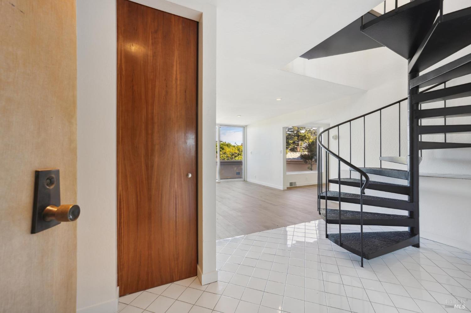 Detail Gallery Image 2 of 45 For 109 Filbert Ave #B,  Sausalito,  CA 94965 - 2 Beds | 2 Baths