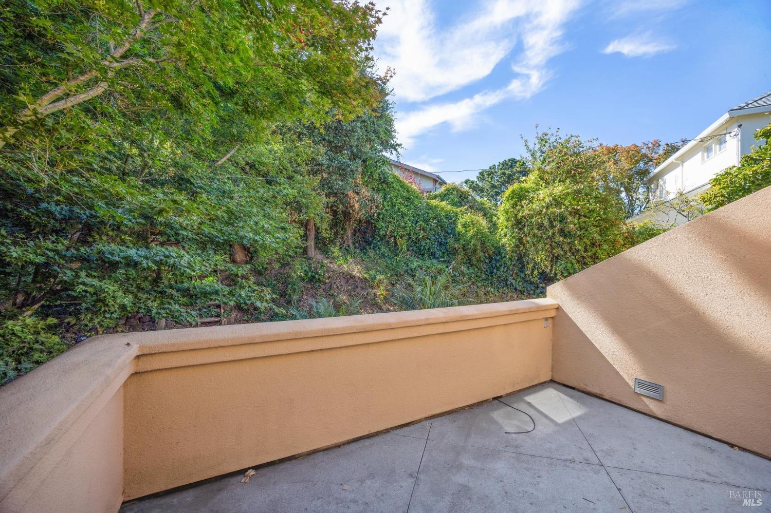 Detail Gallery Image 37 of 45 For 109 Filbert Ave #B,  Sausalito,  CA 94965 - 2 Beds | 2 Baths