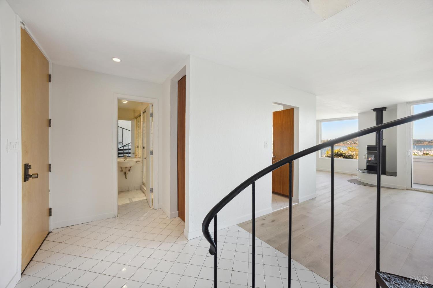 Detail Gallery Image 19 of 45 For 109 Filbert Ave #B,  Sausalito,  CA 94965 - 2 Beds | 2 Baths