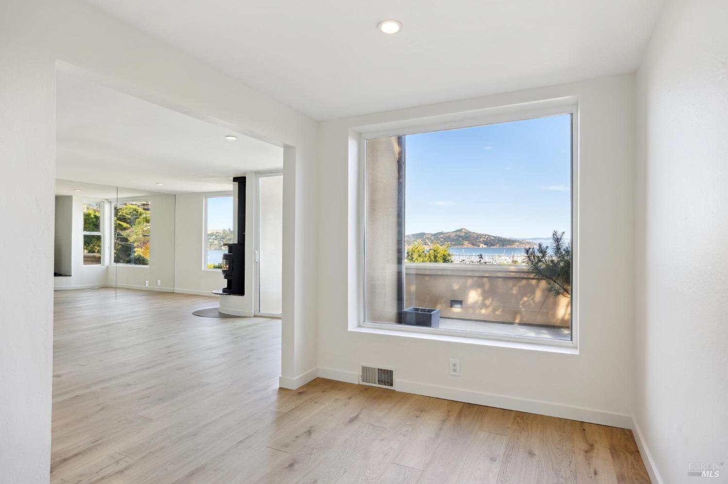 Detail Gallery Image 15 of 45 For 109 Filbert Ave #B,  Sausalito,  CA 94965 - 2 Beds | 2 Baths