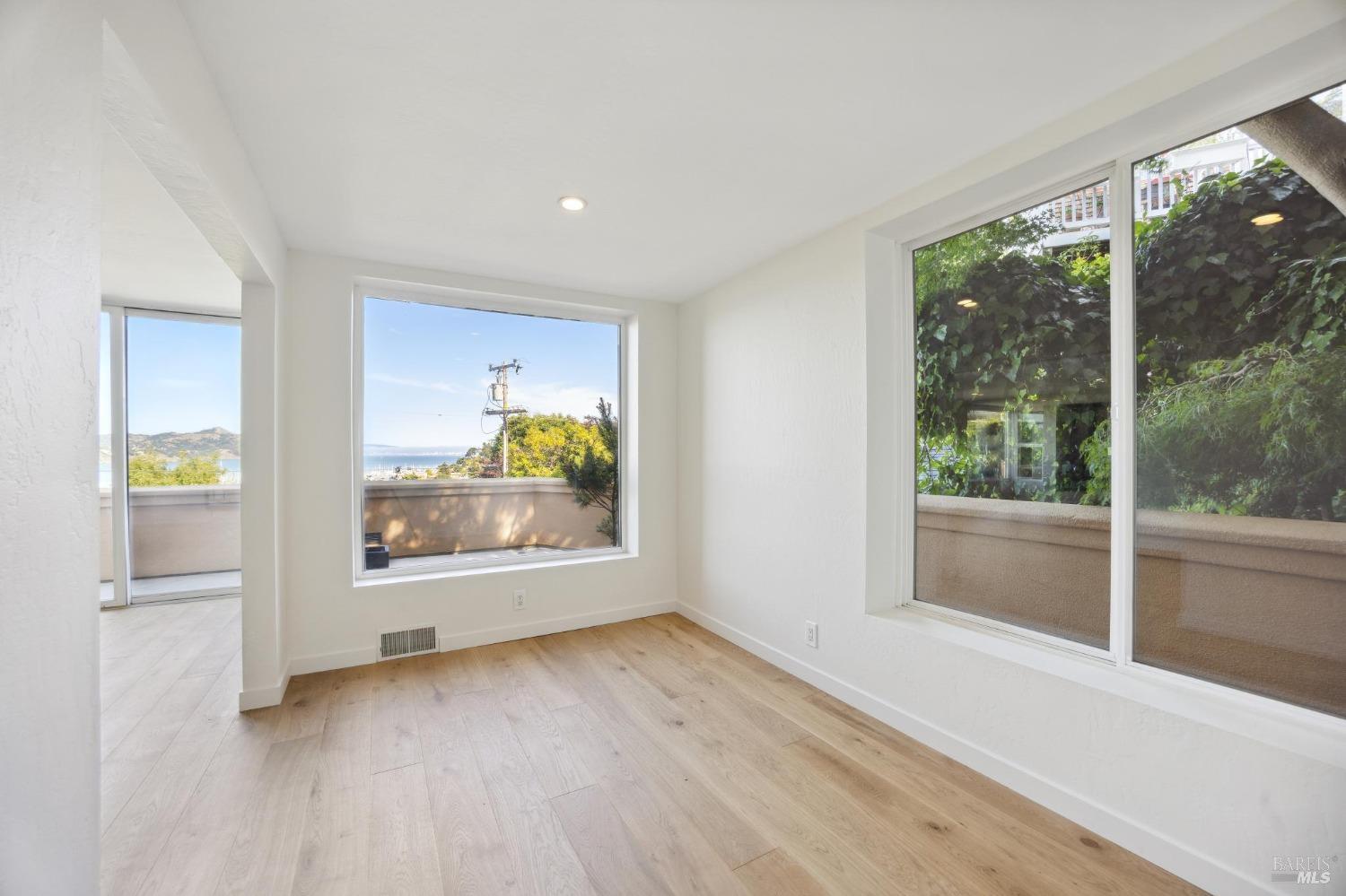 Detail Gallery Image 17 of 45 For 109 Filbert Ave #B,  Sausalito,  CA 94965 - 2 Beds | 2 Baths