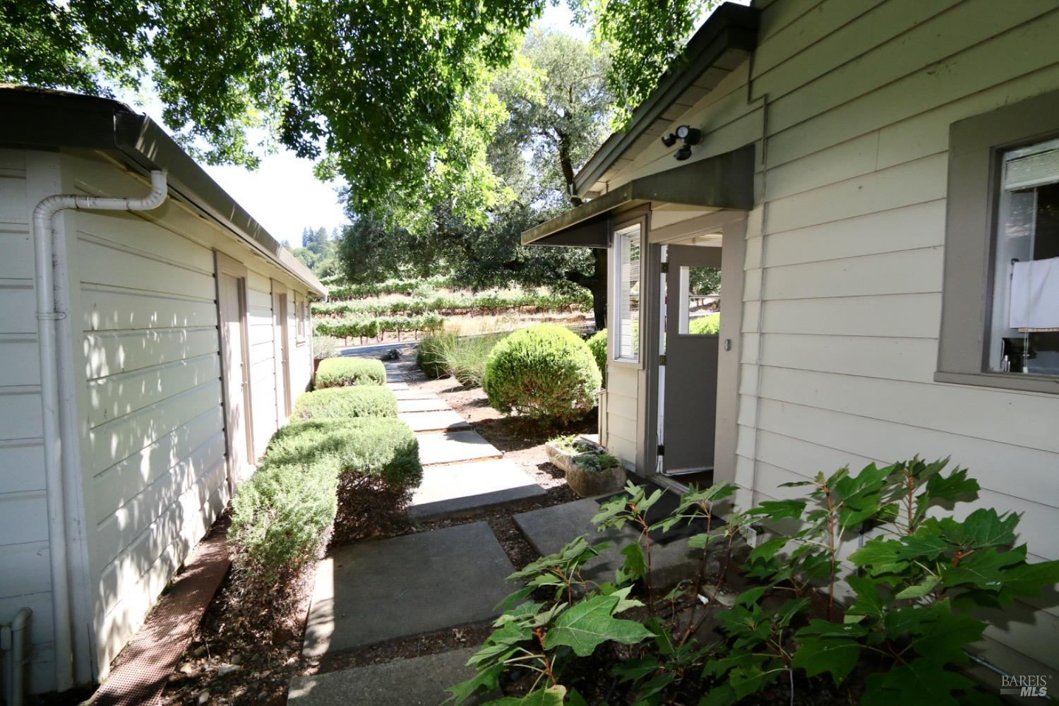 Detail Gallery Image 23 of 42 For 1201 Rogers Ln, Healdsburg,  CA 95448 - 3 Beds | 2 Baths