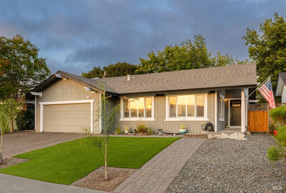 Detail Gallery Image 1 of 1 For 1044 Hawthorne Cir, Rohnert Park,  CA 94928 - 3 Beds | 2 Baths