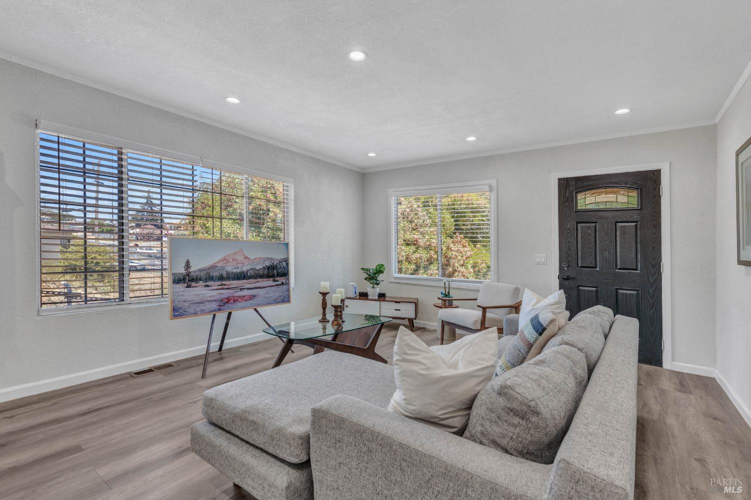 Detail Gallery Image 9 of 44 For 683 Appian Way, El Sobrante,  CA 94803 - 3 Beds | 2 Baths