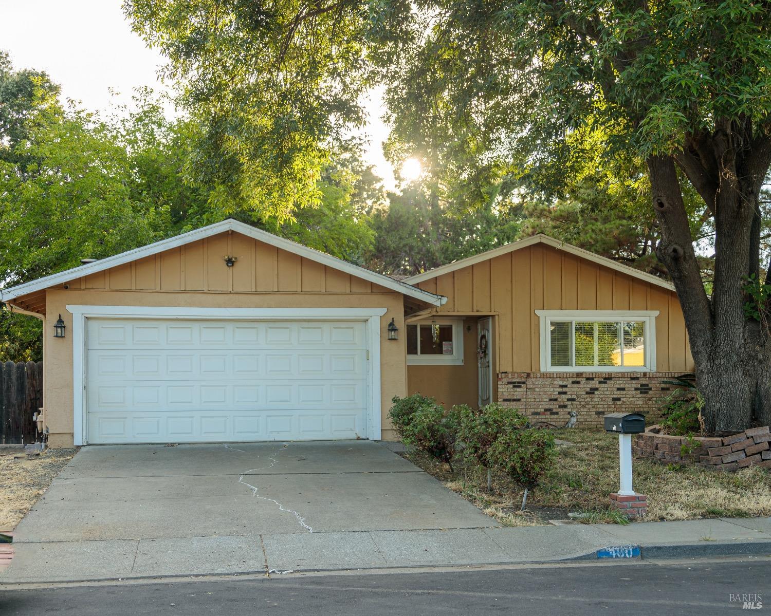 Detail Gallery Image 1 of 1 For 460 Bowline Dr, Vacaville,  CA 95687 - 3 Beds | 2 Baths