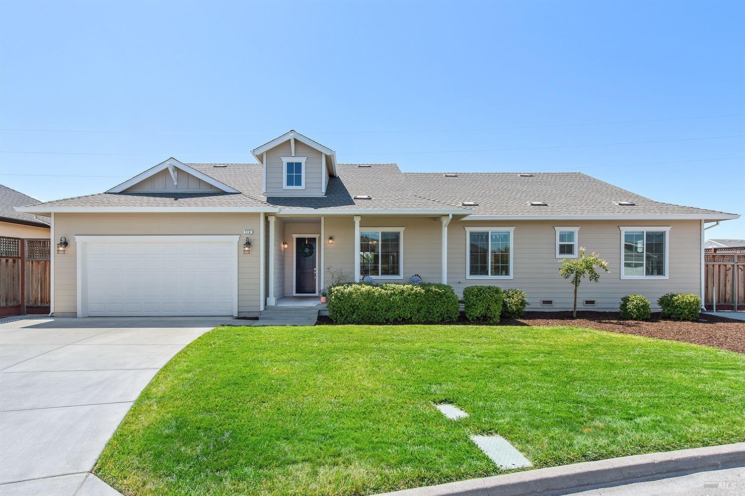 Detail Gallery Image 1 of 39 For 114 Oxford Ct, Santa Rosa,  CA 95403 - 3 Beds | 2 Baths