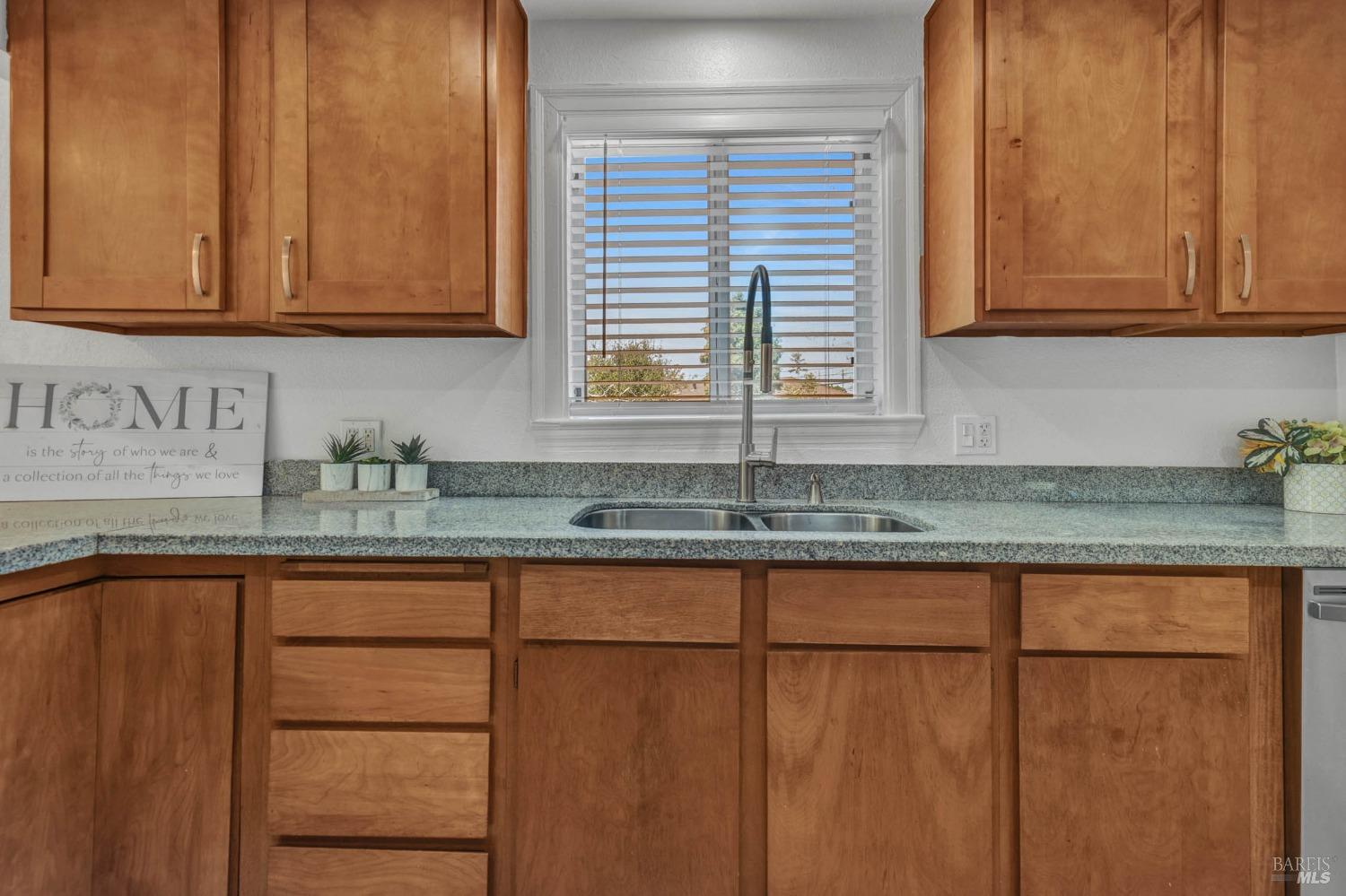 Detail Gallery Image 15 of 44 For 683 Appian Way, El Sobrante,  CA 94803 - 3 Beds | 2 Baths