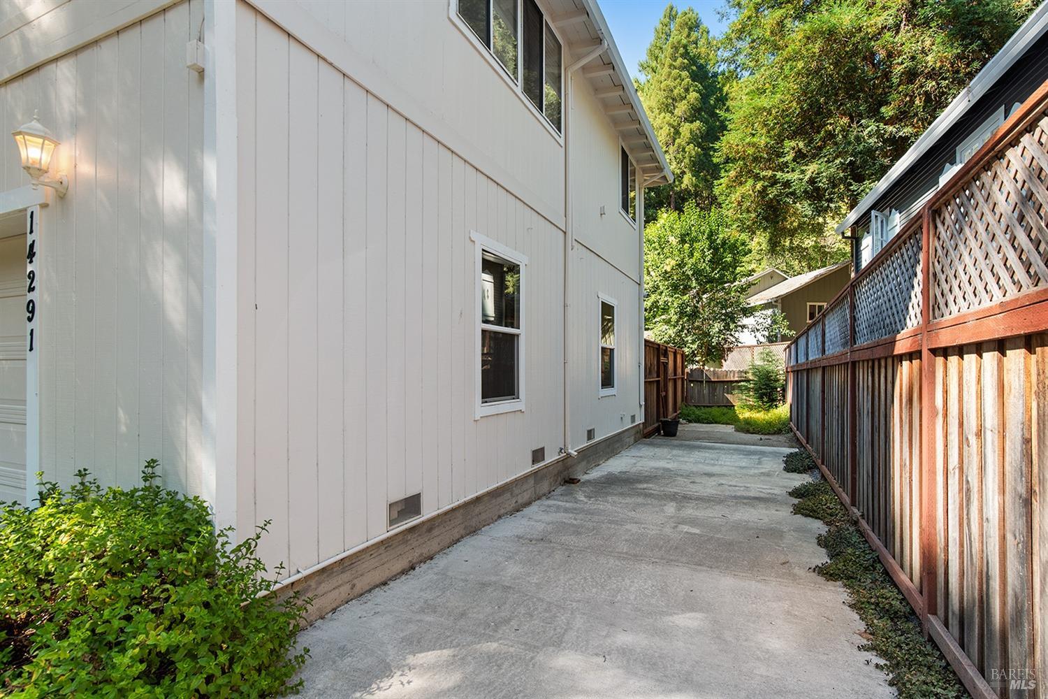 Detail Gallery Image 14 of 62 For 14291 Laurel Rd, Guerneville,  CA 95446 - 2 Beds | 2/1 Baths