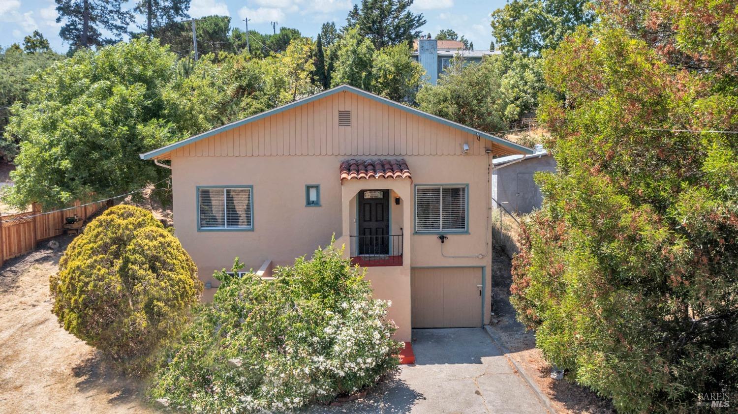 Detail Gallery Image 5 of 44 For 683 Appian Way, El Sobrante,  CA 94803 - 3 Beds | 2 Baths