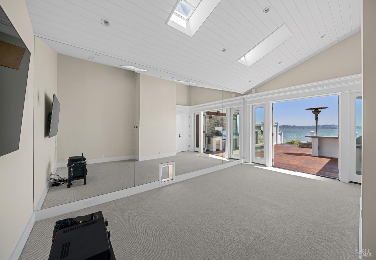 Detail Gallery Image 24 of 35 For 171 Saint Thomas Way, Tiburon,  CA 94920 - 3 Beds | 2/1 Baths