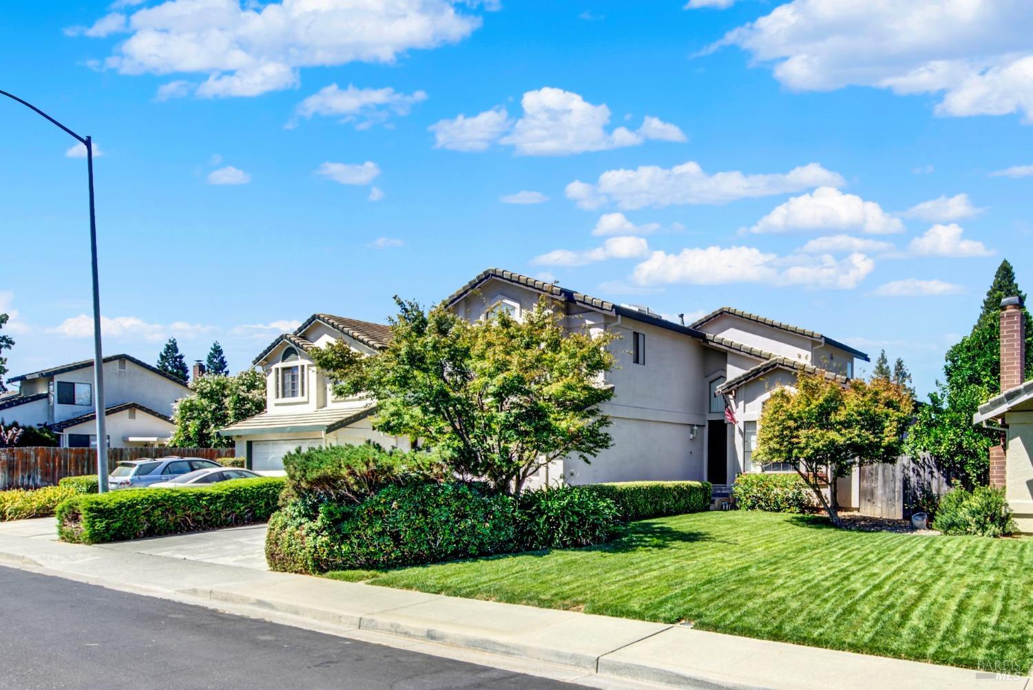 Detail Gallery Image 6 of 61 For 119 Nantucket Cir, Vacaville,  CA 95687 - 5 Beds | 3 Baths