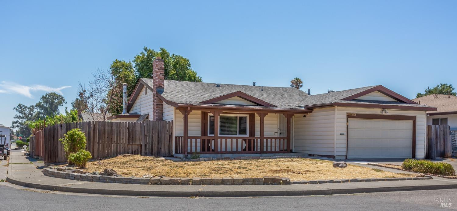 Detail Gallery Image 1 of 1 For 1091 Hawk Ln, Fairfield,  CA 94533 - 3 Beds | 2 Baths