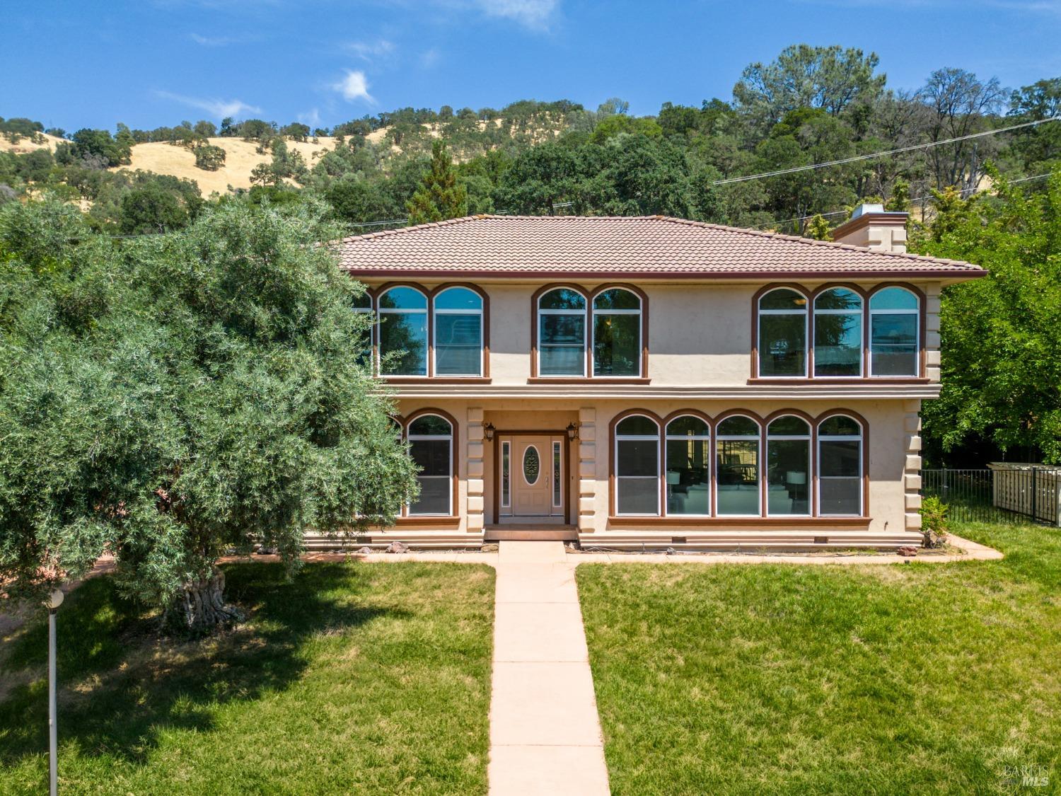 Detail Gallery Image 2 of 37 For 8726 Paradise Valley Blvd, Lucerne,  CA 95458 - 4 Beds | 3 Baths