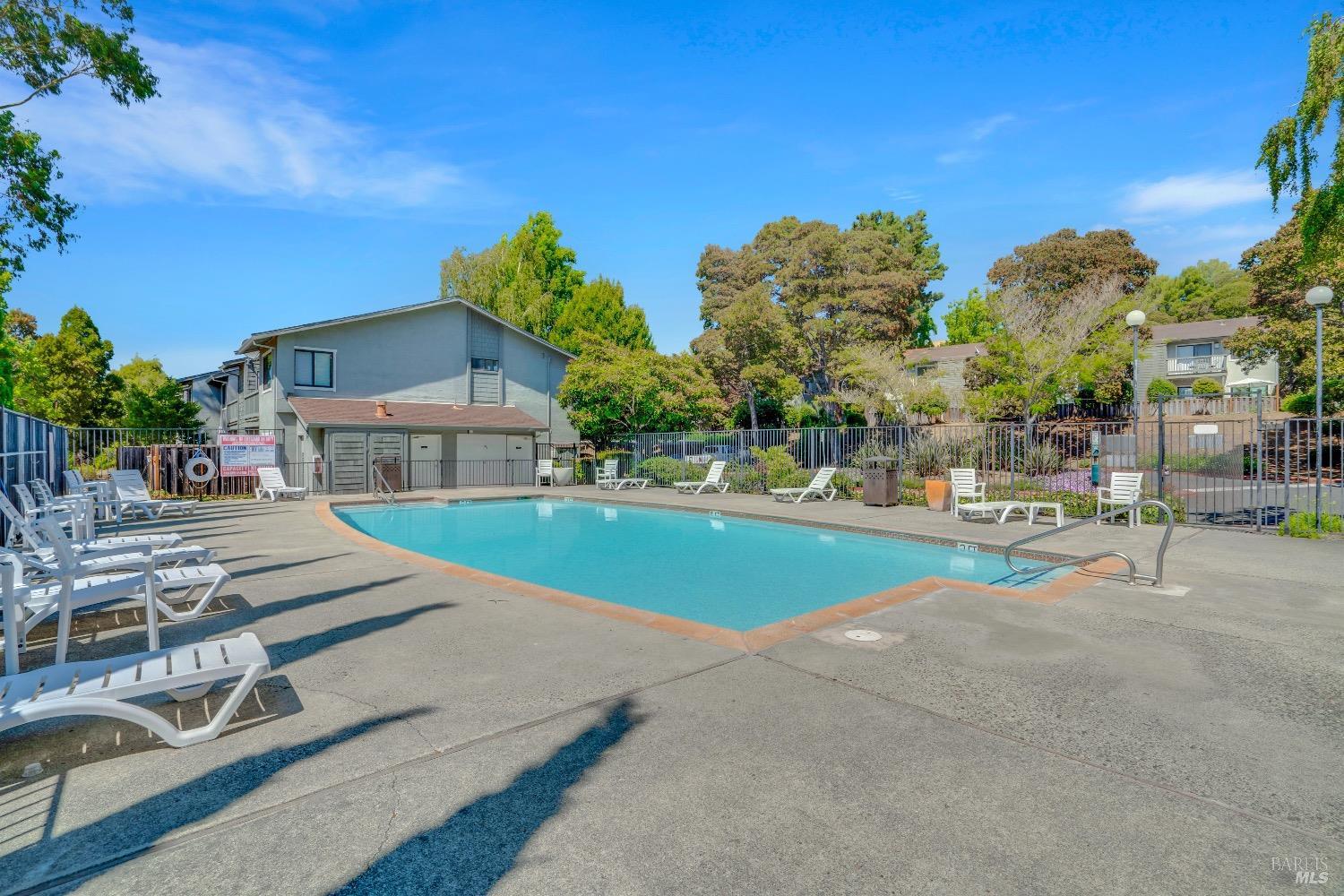 Detail Gallery Image 20 of 25 For 900 Cambridge Dr #11,  Benicia,  CA 94510 - 1 Beds | 1 Baths