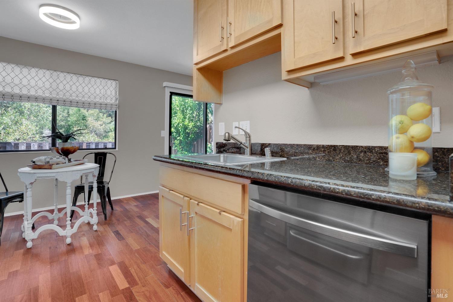 Detail Gallery Image 8 of 25 For 900 Cambridge Dr #11,  Benicia,  CA 94510 - 1 Beds | 1 Baths