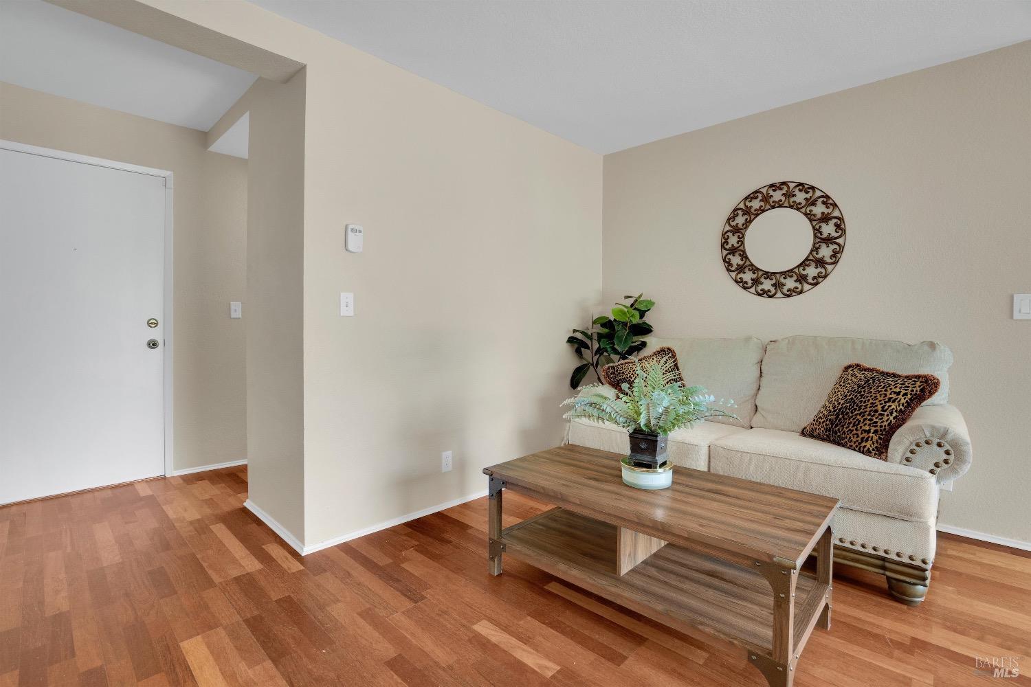 Detail Gallery Image 4 of 25 For 900 Cambridge Dr #11,  Benicia,  CA 94510 - 1 Beds | 1 Baths