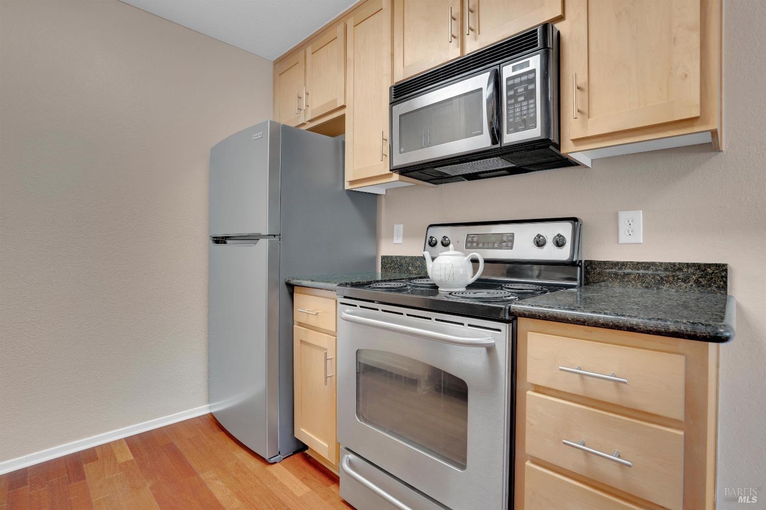 Detail Gallery Image 9 of 25 For 900 Cambridge Dr #11,  Benicia,  CA 94510 - 1 Beds | 1 Baths