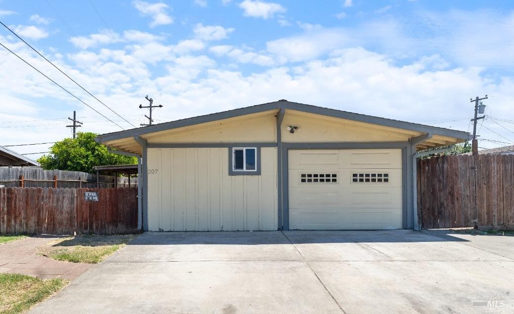 Detail Gallery Image 1 of 1 For 207 Rinaldo Dr, Vallejo,  CA 94589 - 4 Beds | 2 Baths