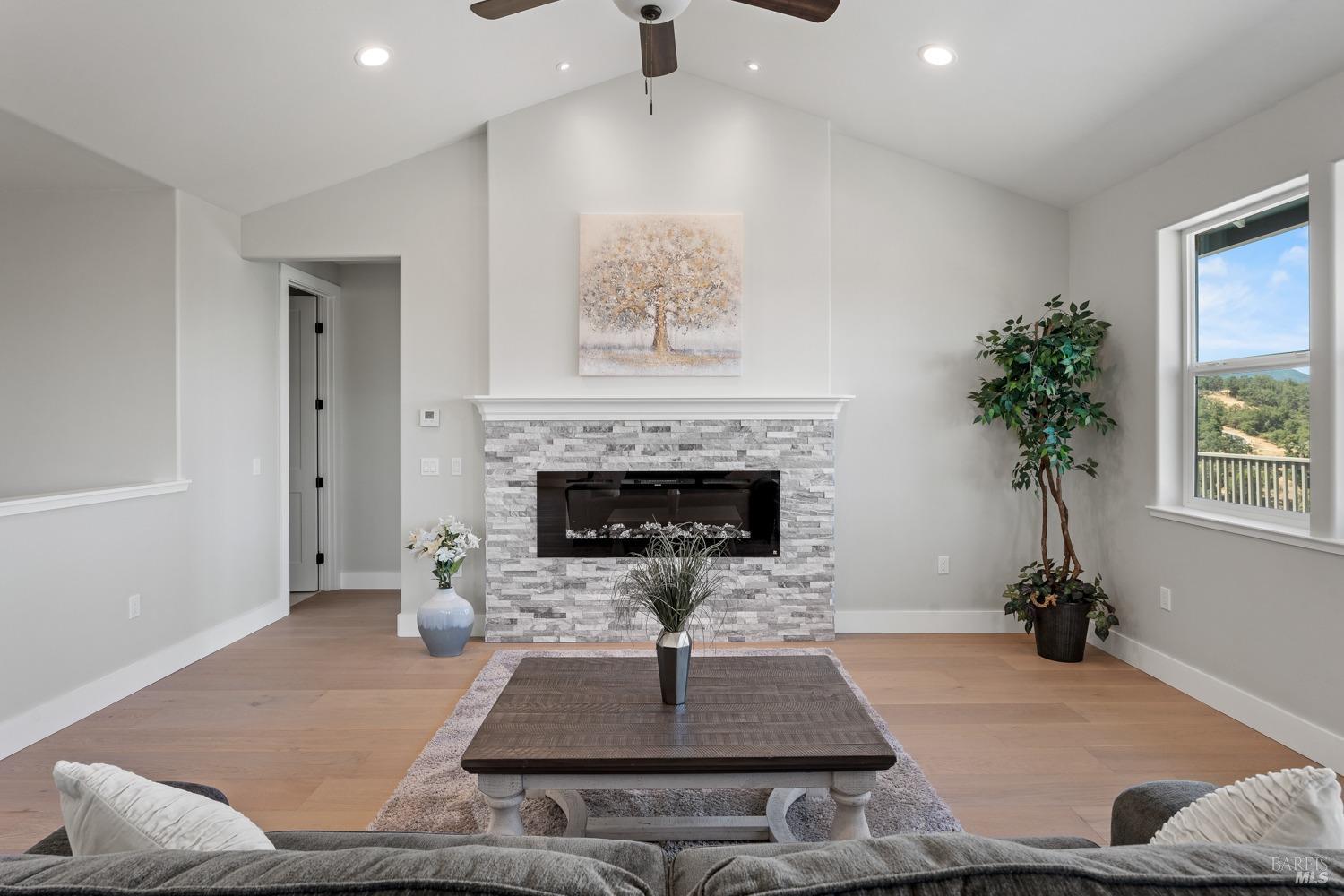 Detail Gallery Image 7 of 51 For 2408 Celestin Ct, Ukiah,  CA 95482 - 5 Beds | 3/1 Baths