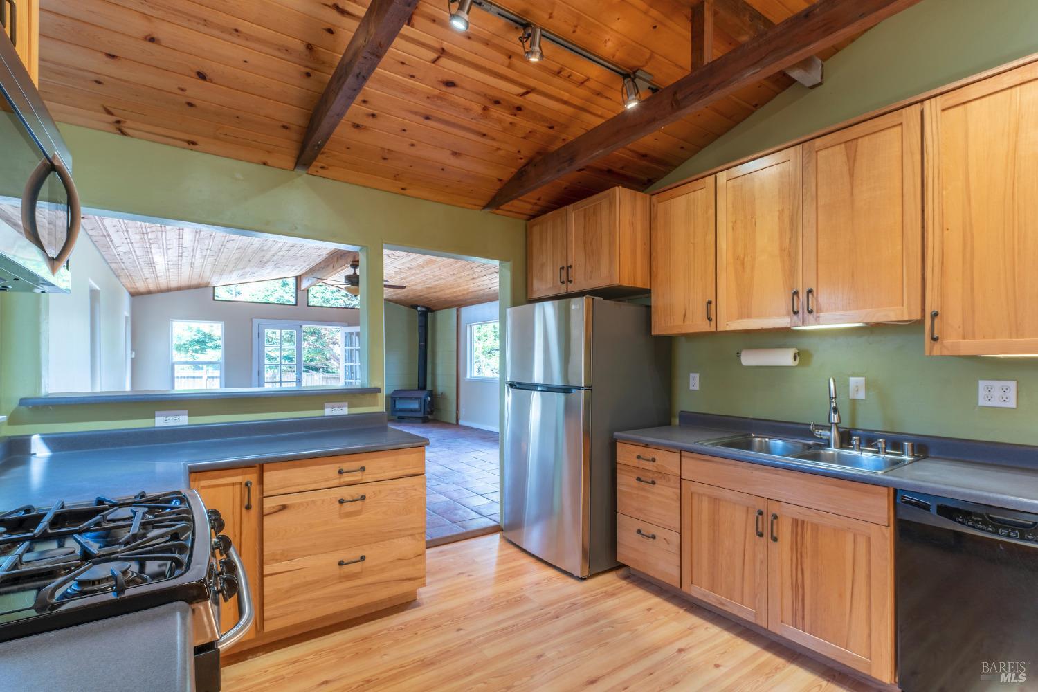 Detail Gallery Image 9 of 25 For 17800 Freitas Ln, Fort Bragg,  CA 95437 - 2 Beds | 1/1 Baths