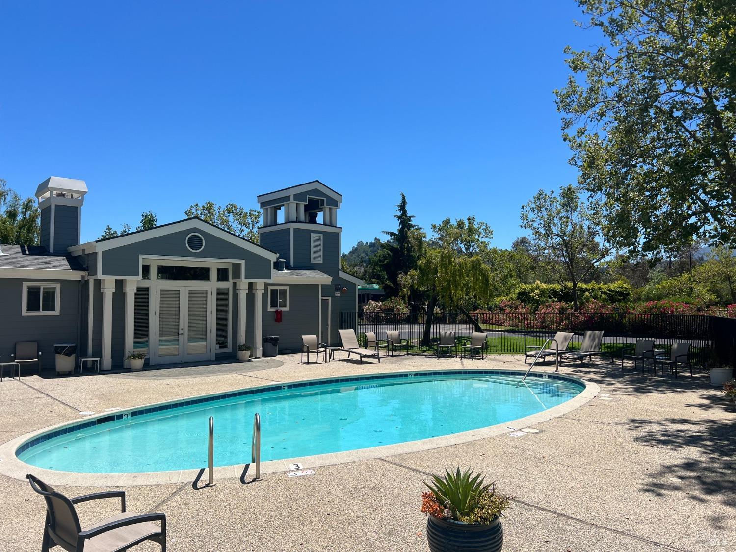 Detail Gallery Image 21 of 28 For 13 Gable Ct, San Rafael,  CA 94903 - 3 Beds | 2 Baths