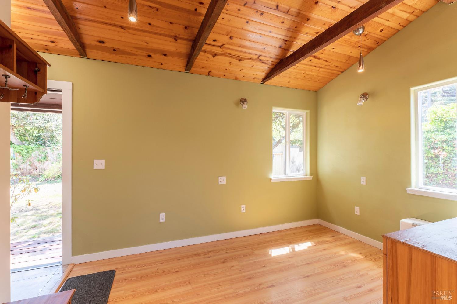 Detail Gallery Image 6 of 25 For 17800 Freitas Ln, Fort Bragg,  CA 95437 - 2 Beds | 1/1 Baths