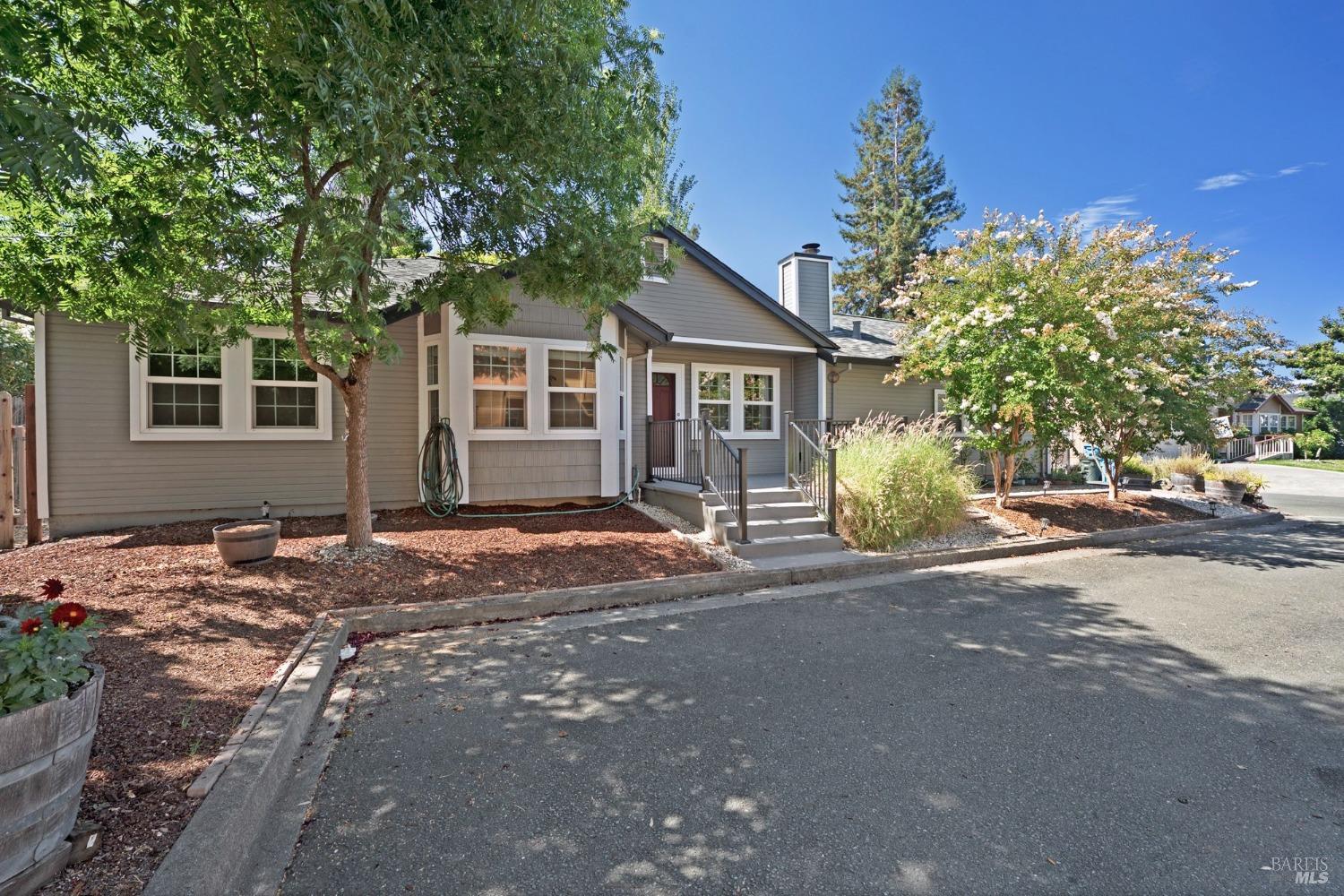 Detail Gallery Image 1 of 1 For 1818 Rhianna St, Santa Rosa,  CA 95401 - 3 Beds | 2 Baths