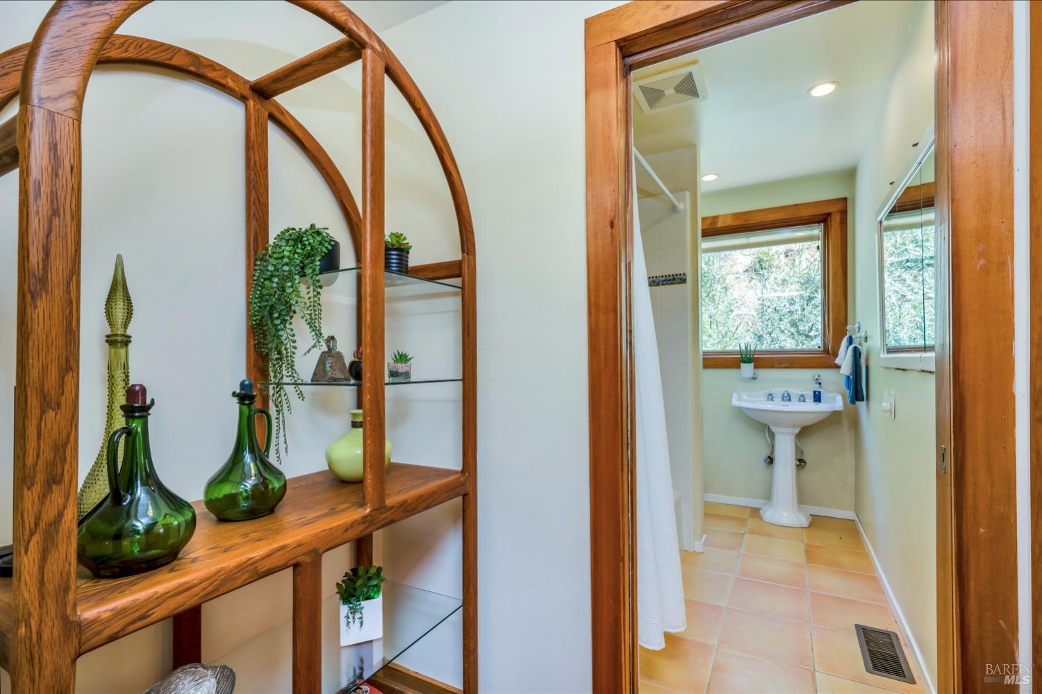 Detail Gallery Image 17 of 46 For 1311 W Dry Creek Rd, Healdsburg,  CA 95448 - 2 Beds | 1 Baths