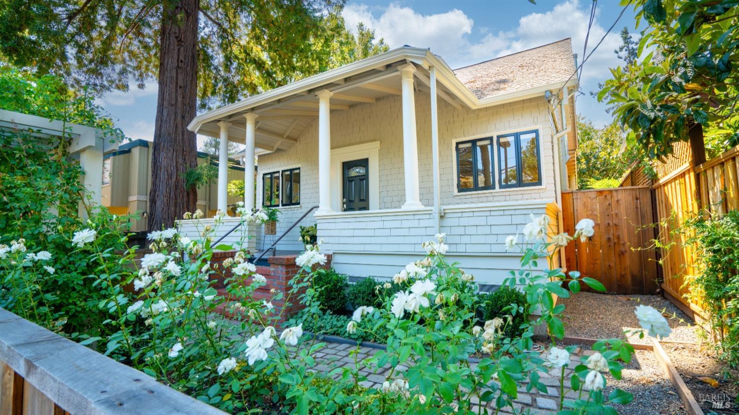 Detail Gallery Image 4 of 33 For 865 San Anselmo Ave, San Anselmo,  CA 94960 - 4 Beds | 2 Baths