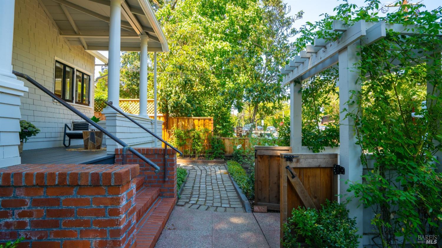 Detail Gallery Image 6 of 33 For 865 San Anselmo Ave, San Anselmo,  CA 94960 - 4 Beds | 2 Baths