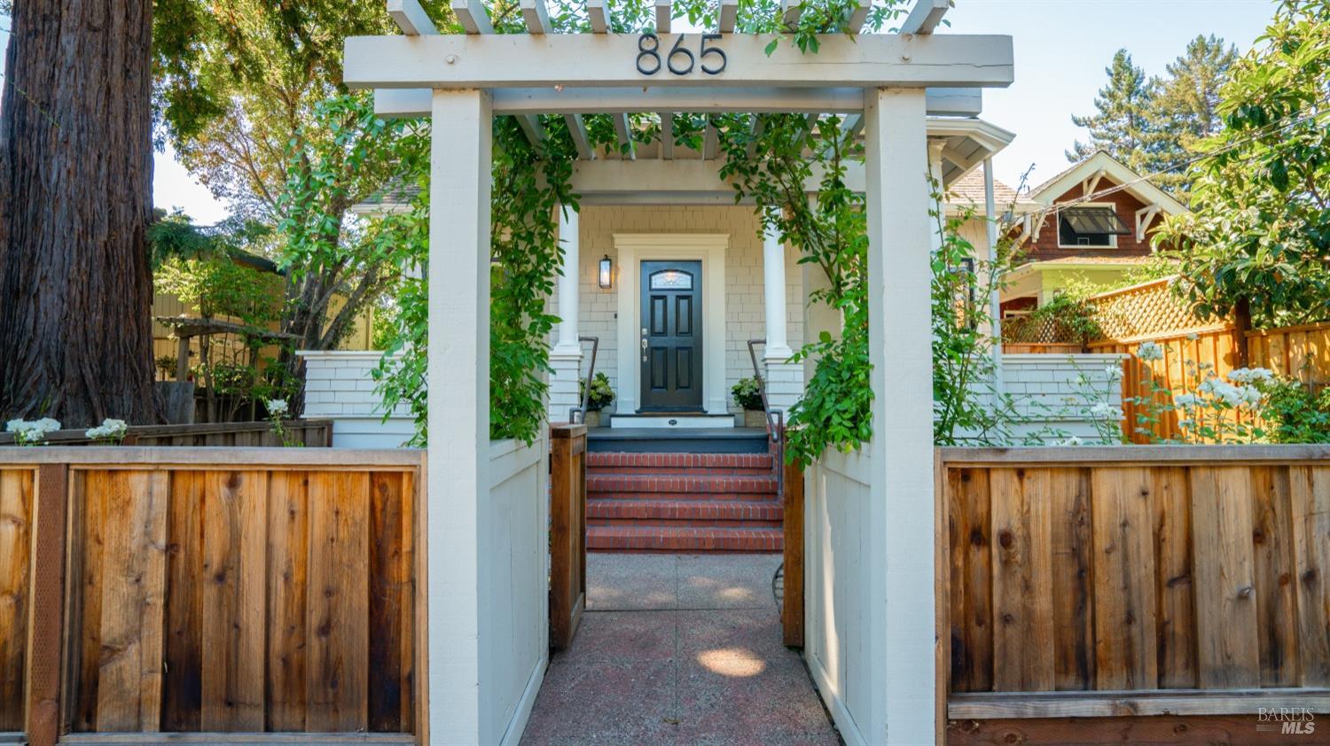 Detail Gallery Image 2 of 33 For 865 San Anselmo Ave, San Anselmo,  CA 94960 - 4 Beds | 2 Baths