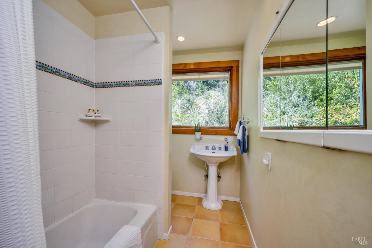 Detail Gallery Image 18 of 46 For 1311 W Dry Creek Rd, Healdsburg,  CA 95448 - 2 Beds | 1 Baths