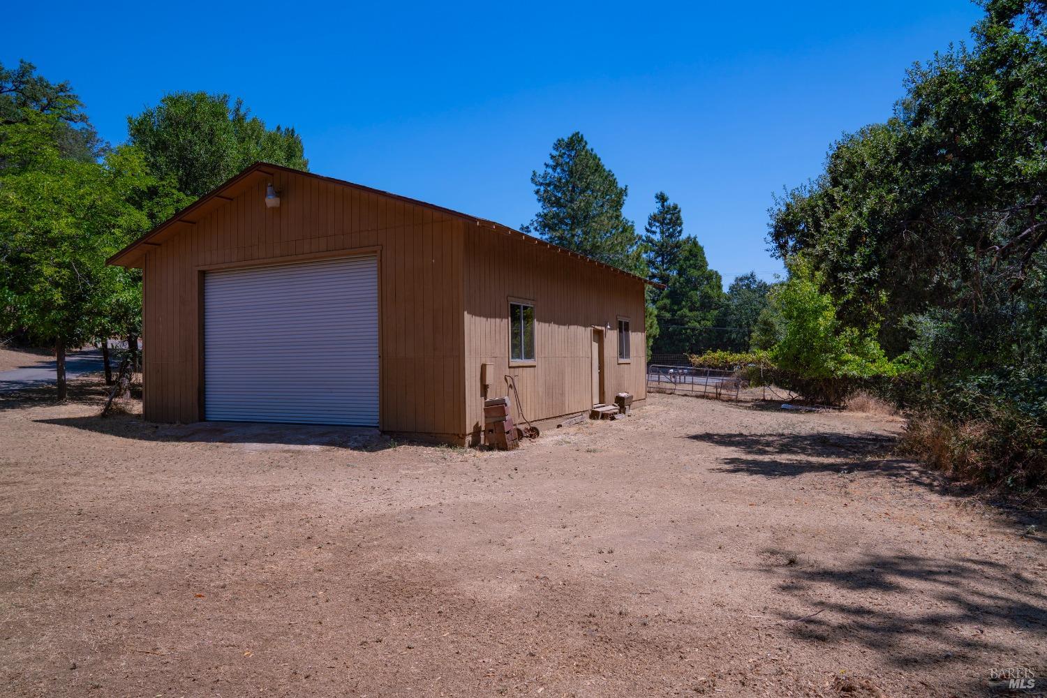 Detail Gallery Image 4 of 51 For 2010 Park Creek Ln, Ukiah,  CA 95482 - 3 Beds | 2/1 Baths