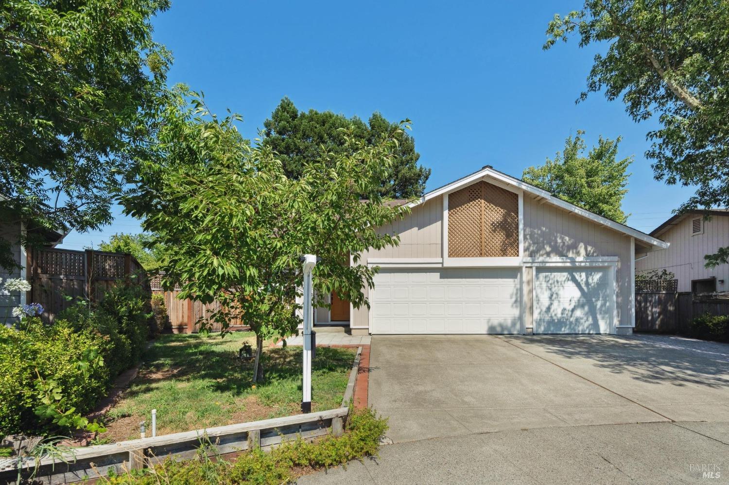 Detail Gallery Image 1 of 1 For 514 Fitzsimmons Pl, Santa Rosa,  CA 95403 - 3 Beds | 2/1 Baths