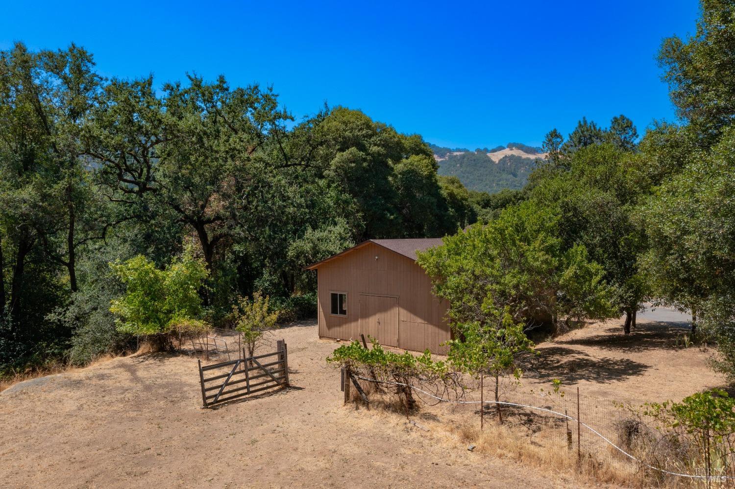 Detail Gallery Image 45 of 51 For 2010 Park Creek Ln, Ukiah,  CA 95482 - 3 Beds | 2/1 Baths