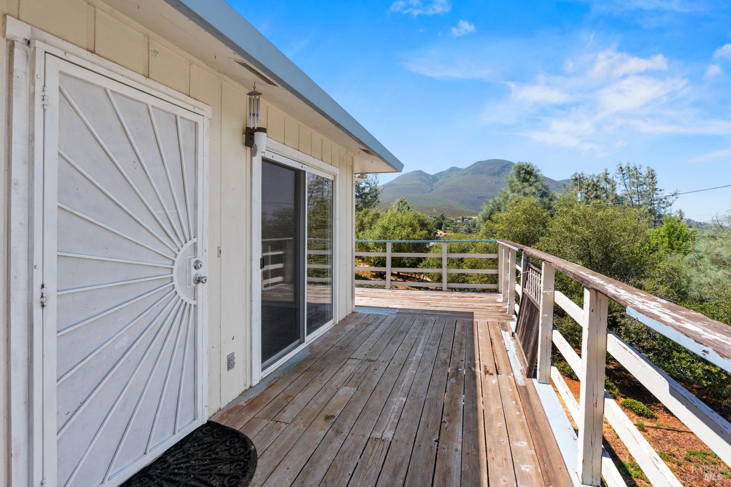 Detail Gallery Image 2 of 14 For 9835 Fairway Dr, Kelseyville,  CA 95451 - 3 Beds | 2 Baths