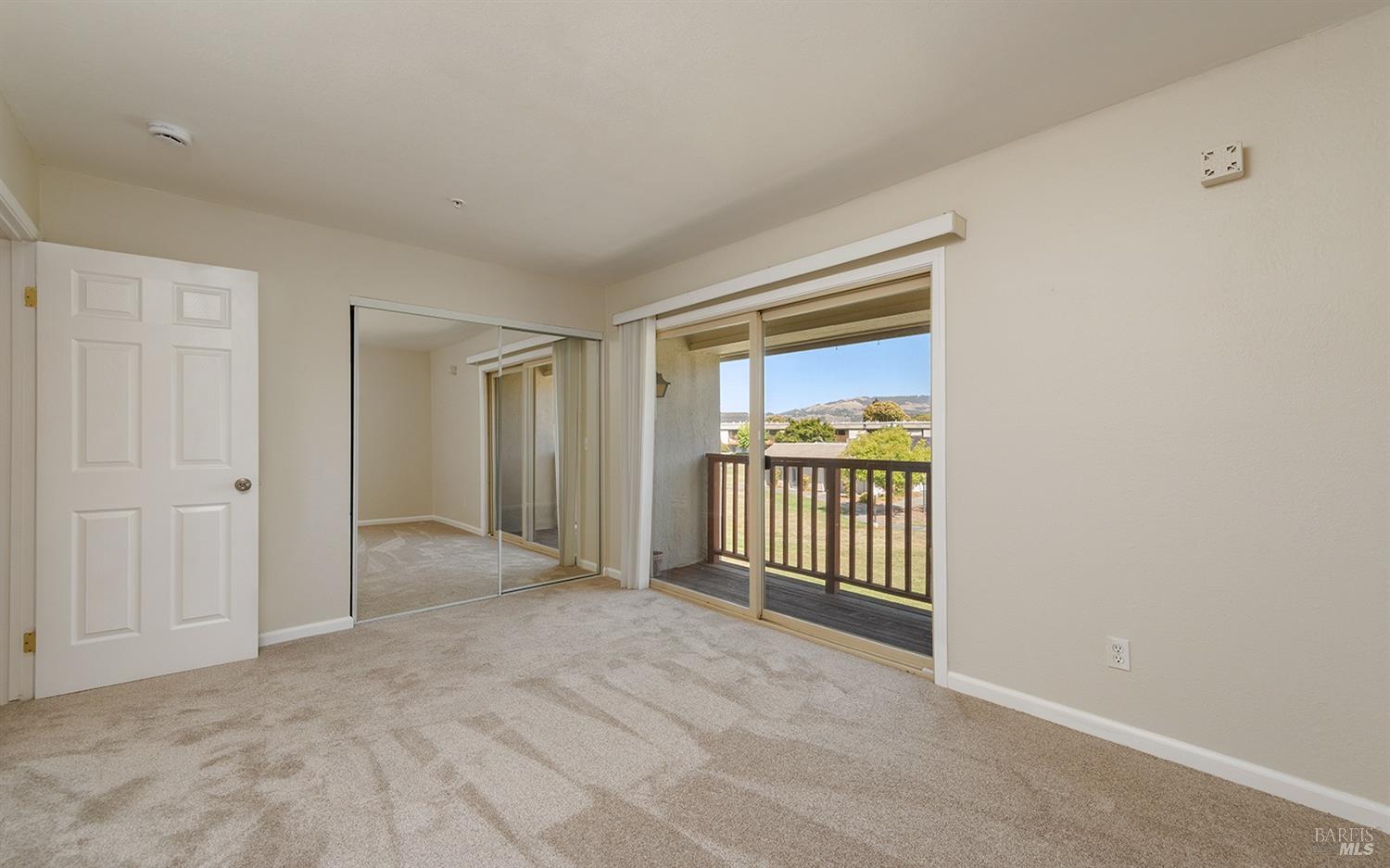 Detail Gallery Image 10 of 11 For 1033 Golf Course Dr, Rohnert Park,  CA 94928 - 3 Beds | 1/1 Baths