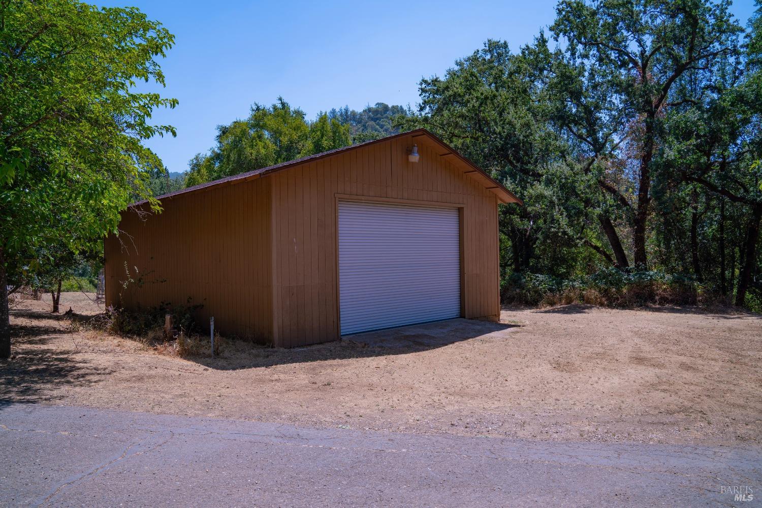 Detail Gallery Image 44 of 51 For 2010 Park Creek Ln, Ukiah,  CA 95482 - 3 Beds | 2/1 Baths