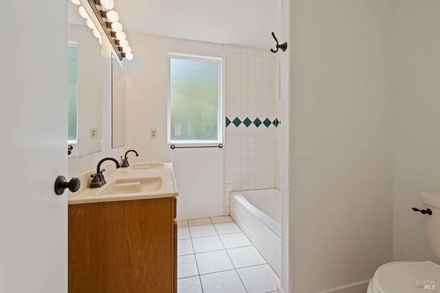 Detail Gallery Image 19 of 34 For 5917 Montecito Blvd, Santa Rosa,  CA 95409 - 3 Beds | 2 Baths