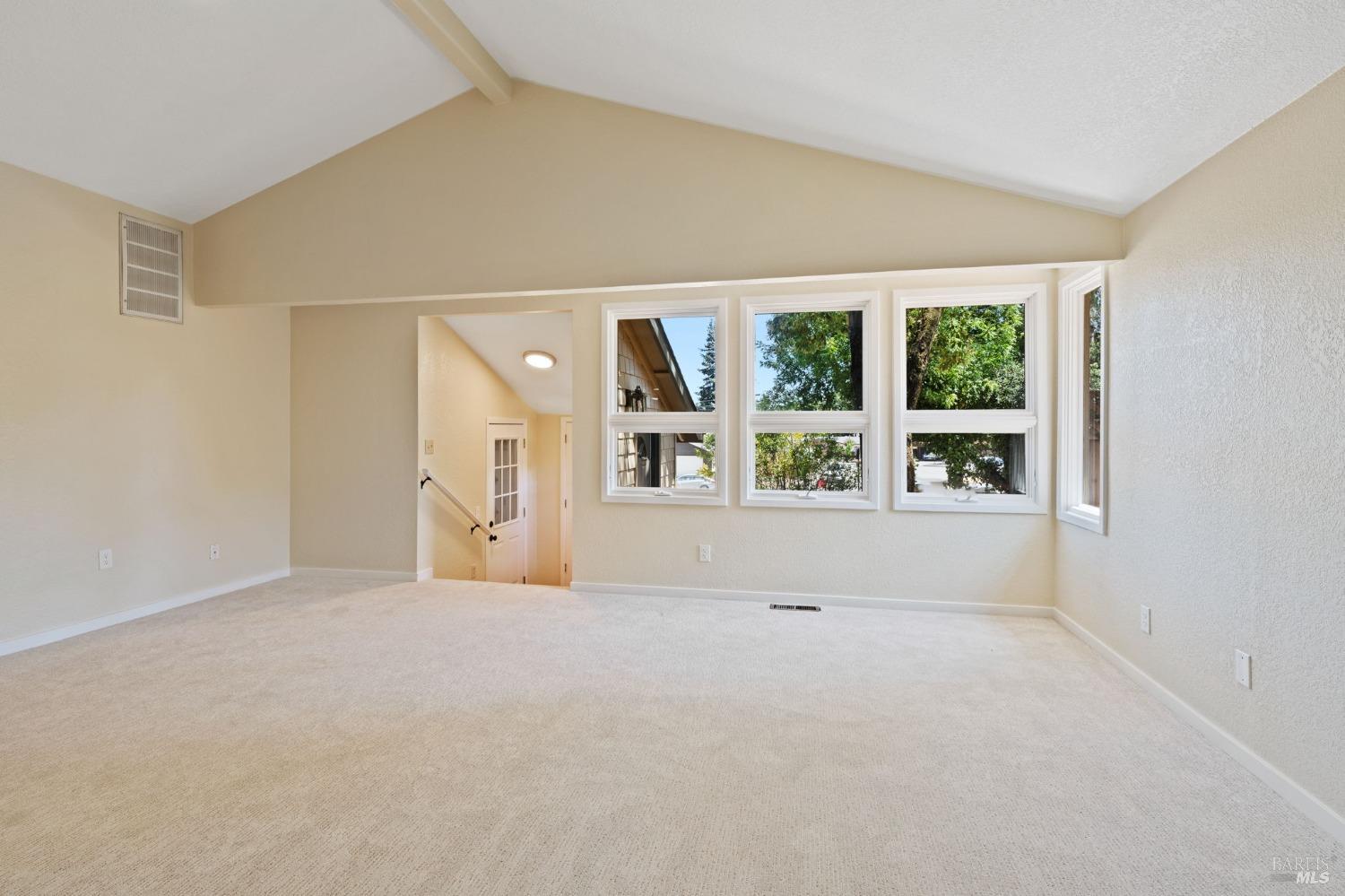 Detail Gallery Image 3 of 34 For 5917 Montecito Blvd, Santa Rosa,  CA 95409 - 3 Beds | 2 Baths