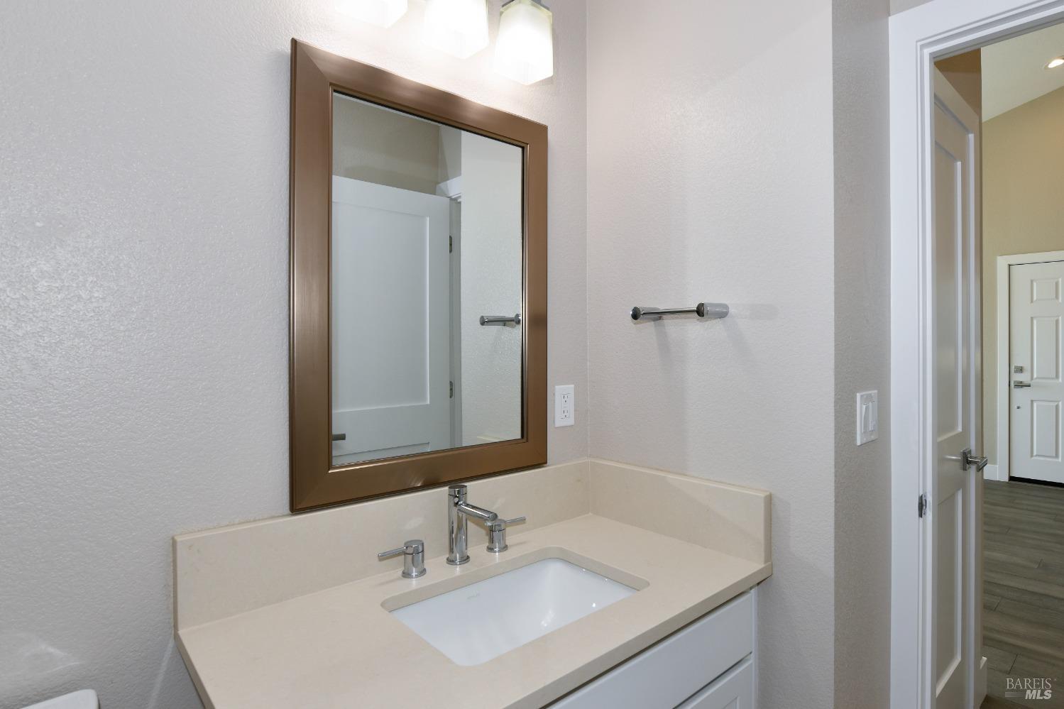 Detail Gallery Image 24 of 47 For 2051 Stonefield Ln, Santa Rosa,  CA 95403 - 3 Beds | 2/1 Baths