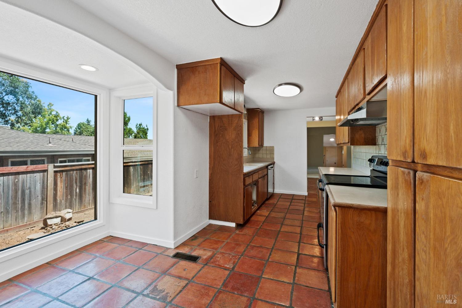 Detail Gallery Image 11 of 34 For 5917 Montecito Blvd, Santa Rosa,  CA 95409 - 3 Beds | 2 Baths