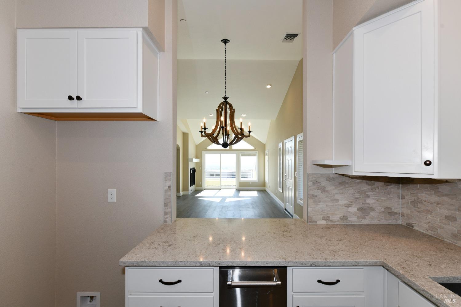 Detail Gallery Image 17 of 47 For 2051 Stonefield Ln, Santa Rosa,  CA 95403 - 3 Beds | 2/1 Baths