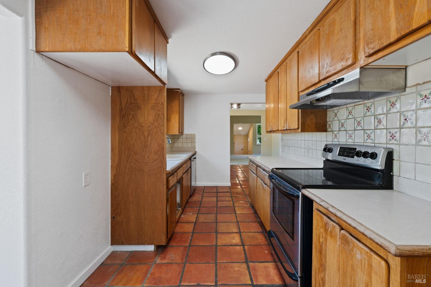 Detail Gallery Image 12 of 34 For 5917 Montecito Blvd, Santa Rosa,  CA 95409 - 3 Beds | 2 Baths