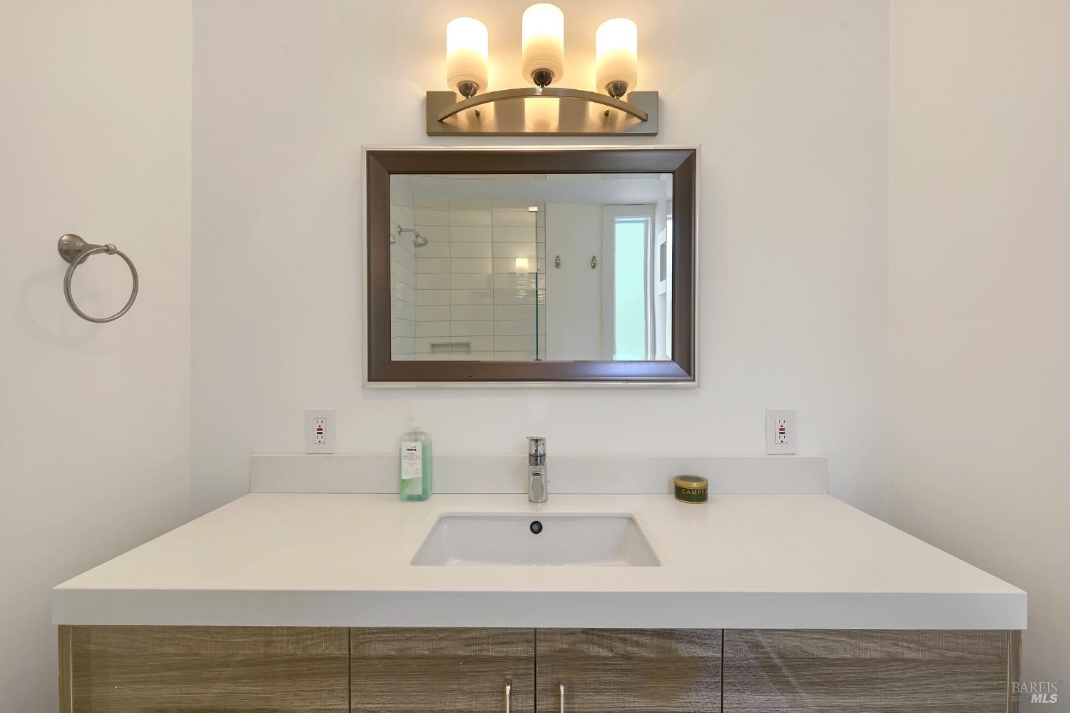 Detail Gallery Image 20 of 24 For 207 Woodward Ave #UPPER,  Sausalito,  CA 94965 - 3 Beds | 2 Baths