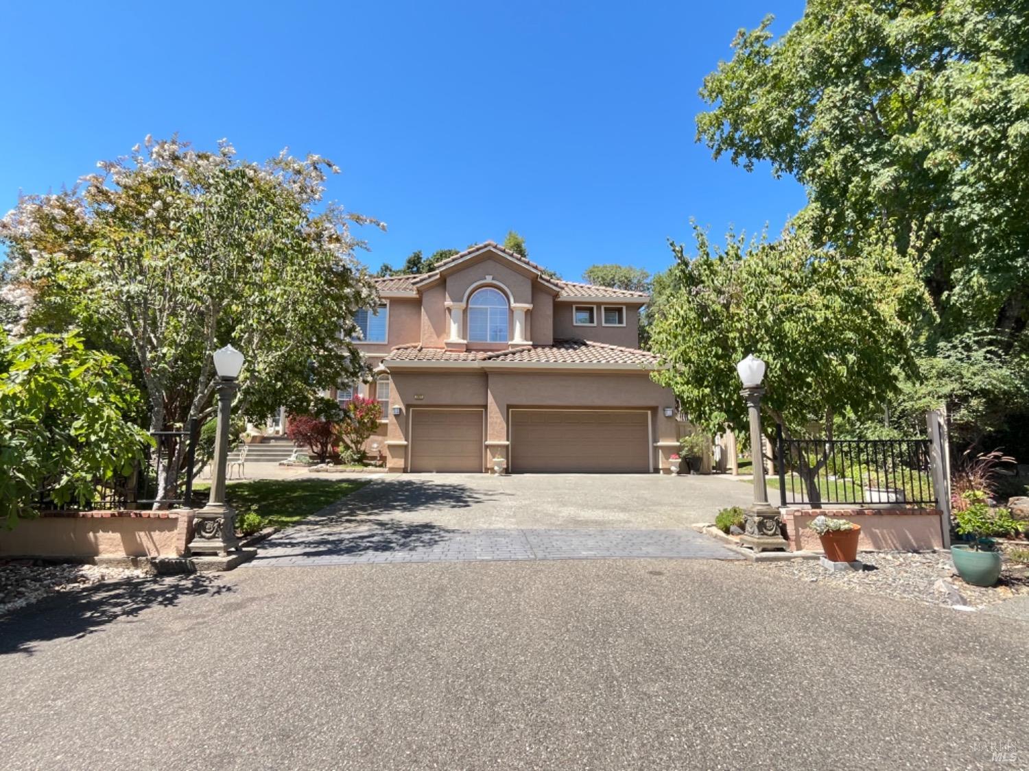 Detail Gallery Image 1 of 1 For 197 Yulupa Cir, Santa Rosa,  CA 95405 - 5 Beds | 3/1 Baths