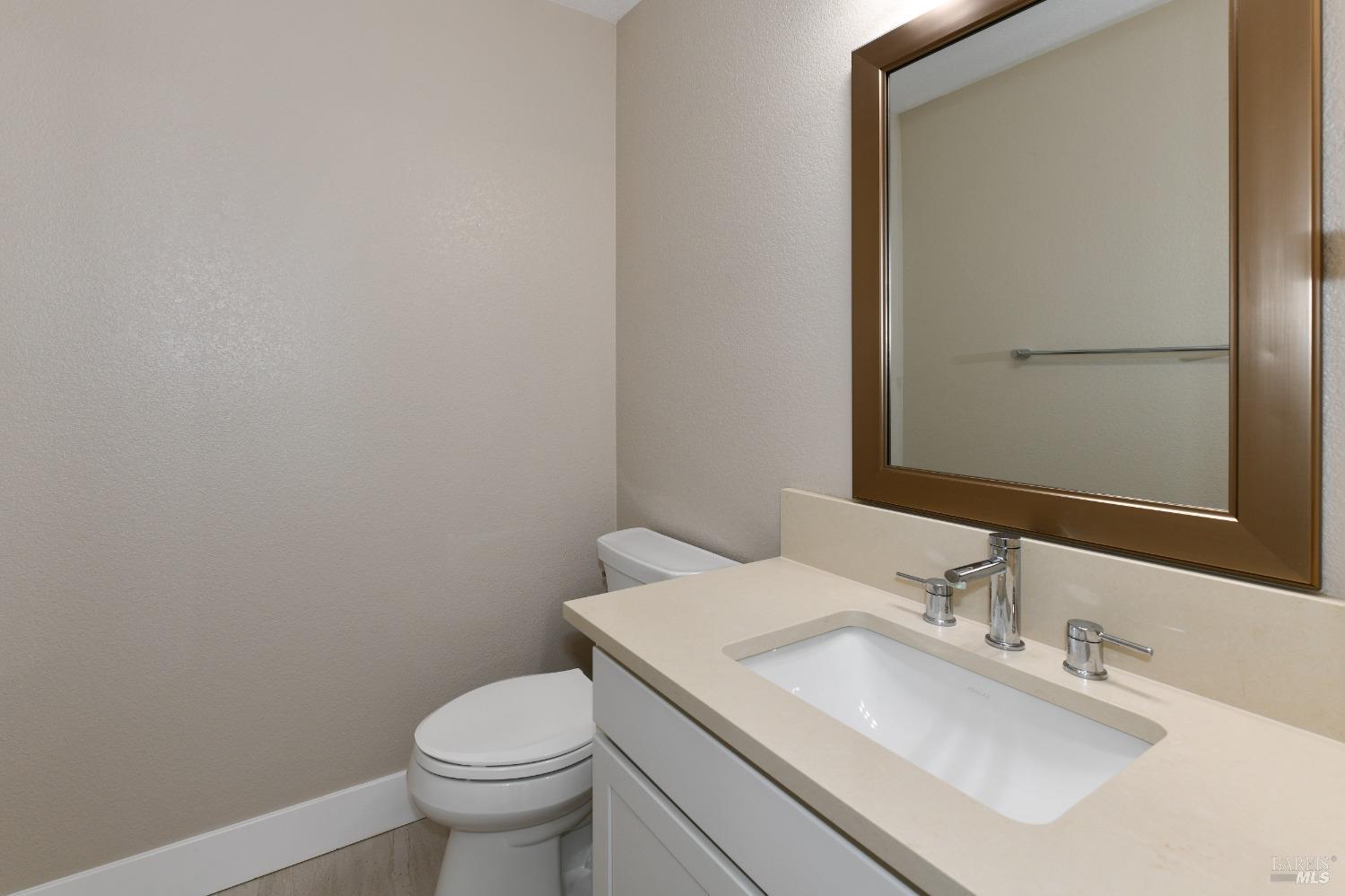 Detail Gallery Image 23 of 47 For 2051 Stonefield Ln, Santa Rosa,  CA 95403 - 3 Beds | 2/1 Baths