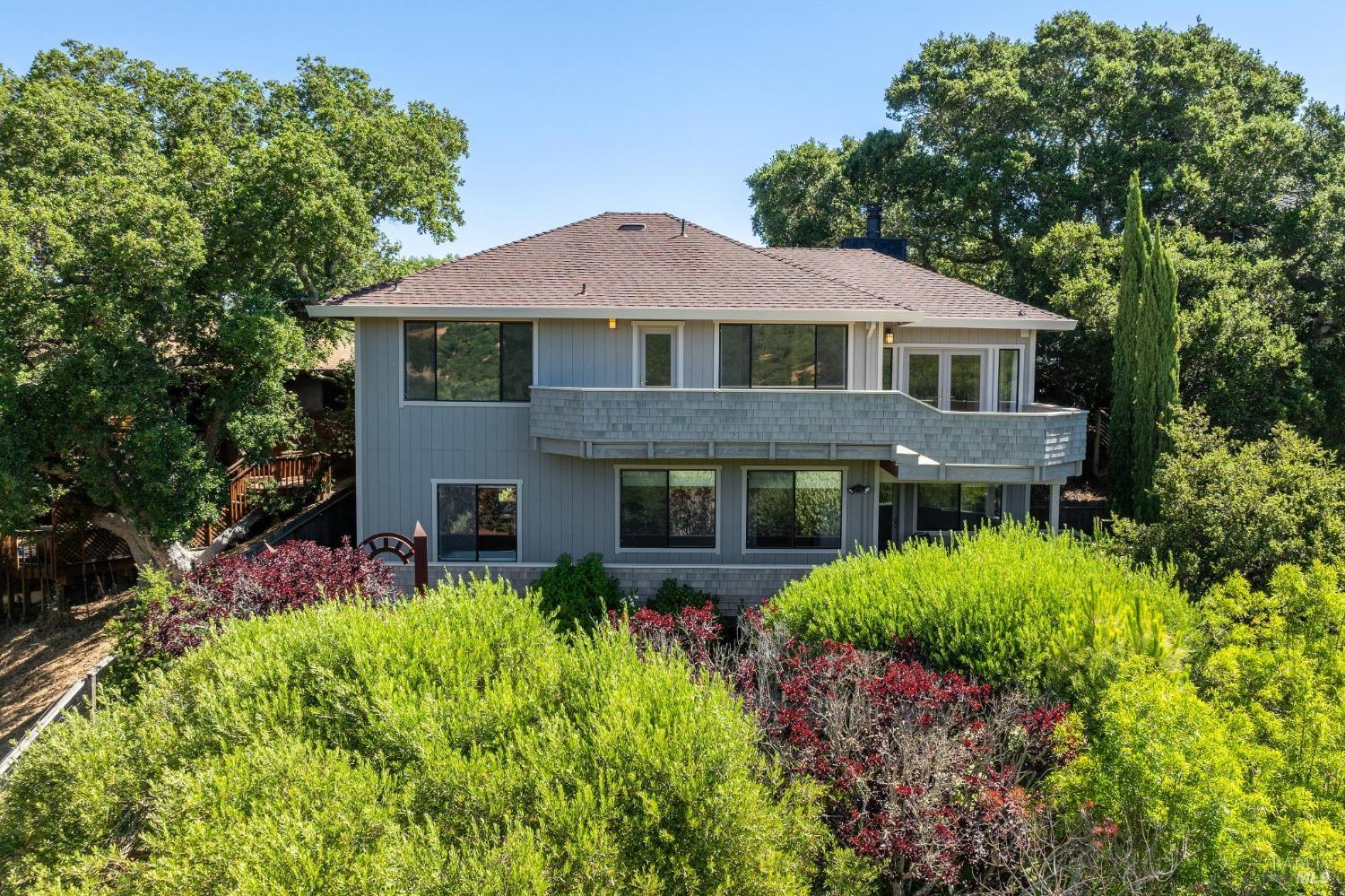 Detail Gallery Image 1 of 1 For 6 Flint Ct, Novato,  CA 94949 - 3 Beds | 2/1 Baths